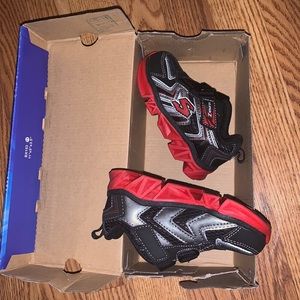 NWT Kids toddler boy 7 shoes Skechers sneakers